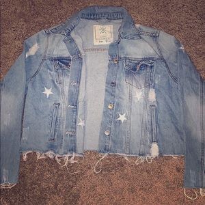 Embroidered cropped jean jacket